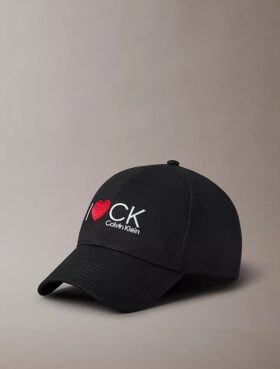 Șapcă din sargă cu grafică „I Love Ck”
