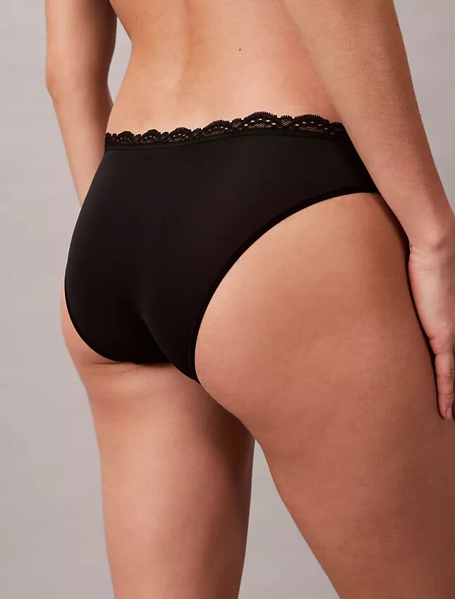 Bikini din microfibră elastică cu dantelă Bikini din microfibră elastică cu dantelă