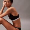 Bikini modern cu șnururi din dantelă Bikini modern cu șnururi din dantelă