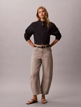 Blugi cropped cu croi evazat