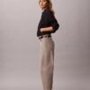 Blugi cropped cu croi evazat
