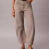 Blugi cropped cu croi evazat