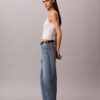 Blugi cropped cu croi evazat