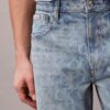 Blugi drepți în stilul anilor ’90 Blugi drepți în stilul anilor ’90