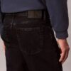 Blugi drepți în stilul anilor ’90 Blugi drepți în stilul anilor ’90