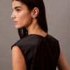 Bluză fără mâneci cu decolteu în V din satin Bluză fără mâneci cu decolteu în V din satin