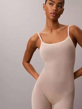Body-ul minimalist din plasă până la jumătatea coapsei