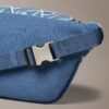 Borsetă din denim cu logo emblematic pe toată suprafața