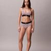 Bralette elastică din microfibră Unlined cu Monogram grafică, fără căptușeală Bralette elastică din microfibră Unlined cu Monogram grafică, fără căptușeală