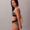 Bralette elastică din microfibră Unlined cu Monogram grafică, fără căptușeală Bralette elastică din microfibră Unlined cu Monogram grafică, fără căptușeală