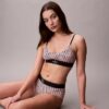 Bralette elastică din microfibră Unlined cu Monogram grafică, fără căptușeală Bralette elastică din microfibră Unlined cu Monogram grafică, fără căptușeală