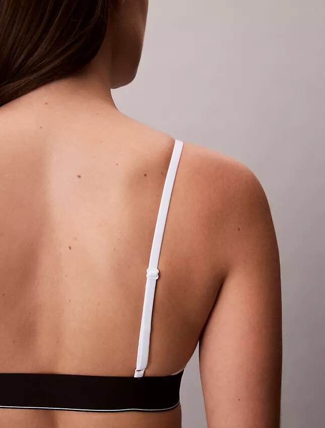 Bralette elastică din microfibră Unlined cu Monogram grafică, fără căptușeală Bralette elastică din microfibră Unlined cu Monogram grafică, fără căptușeală