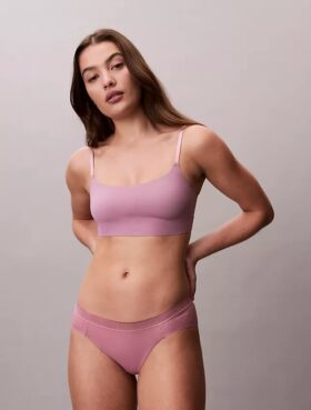 Bralette fără sârmă, ușor căptușită, din colecția Invisibles