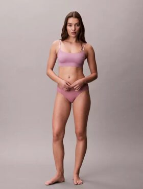 Bralette fără sârmă, ușor căptușită, din colecția Invisibles