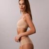 Bralette fără sârmă, ușor căptușită, din colecția Invisibles