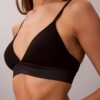 Bralette triunghiulară din bumbac și Modal, cu logo metalic, ușor căptușită