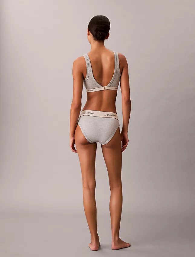 Bralette triunghiulară din Cotton Stretch, ușor căptușită, în stil tradițional Bralette triunghiulară din Cotton Stretch, ușor căptușită, în stil tradițional