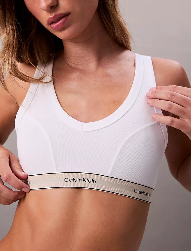 Bralette triunghiulară din Cotton Stretch, ușor căptușită, în stil tradițional Bralette triunghiulară din Cotton Stretch, ușor căptușită, în stil tradițional