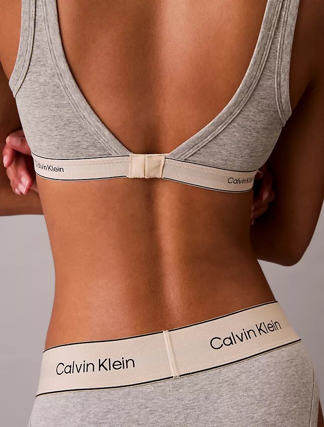 Bralette triunghiulară din Cotton Stretch, ușor căptușită, în stil tradițional Bralette triunghiulară din Cotton Stretch, ușor căptușită, în stil tradițional