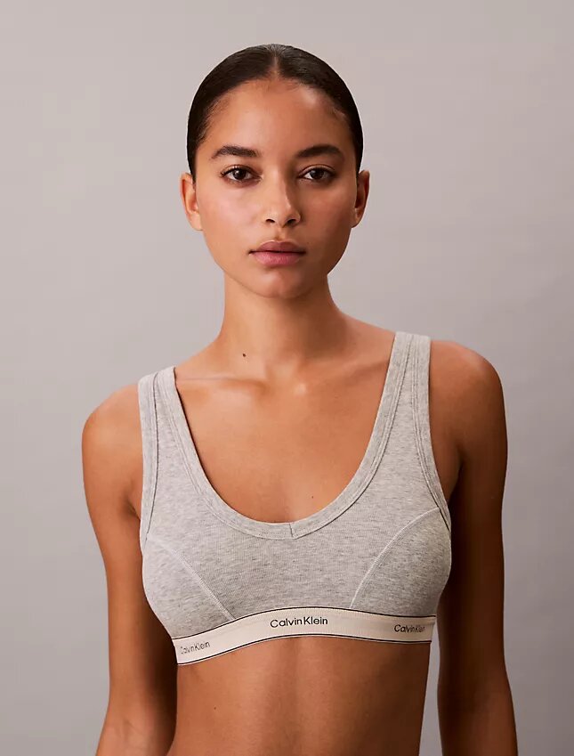 Bralette triunghiulară din Cotton Stretch, ușor căptușită, în stil tradițional Bralette triunghiulară din Cotton Stretch, ușor căptușită, în stil tradițional