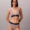 Bralette triunghiulară din microfiber elastic cu monogramă grafică, ușor căptușită
