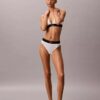 Bralette triunghiulară din microfiber elastic cu monogramă grafică, ușor căptușită
