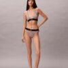 Bralette triunghiulară din microfiber elastic cu monogramă grafică, ușor căptușită