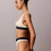 Bralette triunghiulară din microfiber elastic cu monogramă grafică, ușor căptușită