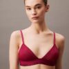 Bralette triunghiulară modernă din dantelă, ușor căptușită