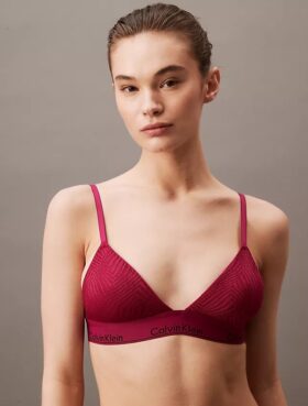 Bralette triunghiulară modernă din dantelă, ușor căptușită