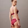 Bralette triunghiulară modernă din dantelă, ușor căptușită