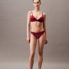 Bralette triunghiulară modernă din dantelă, ușor căptușită