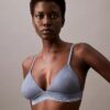 Bralette triunghiulară modernă din dantelă, ușor căptușită