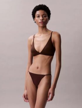 Bralette triunghiulară ușor căptușită, care se mulează pe corp