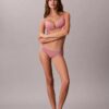Bralette triunghiulară ușor căptușită, care se mulează pe corp