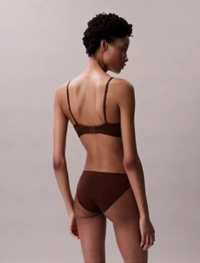 Bralette triunghiulară ușor căptușită, care se mulează pe corp