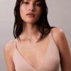 Bralette triunghiulară ușor căptușită, care se mulează pe corp