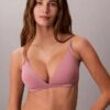 Bralette triunghiulară ușor căptușită, care se mulează pe corp