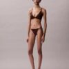 Bralette triunghiulară ușor căptușită, care se mulează pe corp