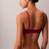 Bralette triunghiulară ușor căptușită, care se mulează pe corp