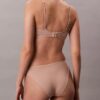 Bralette triunghiulară ușor căptușită, care se mulează pe corp