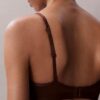 Bralette triunghiulară ușor căptușită, care se mulează pe corp