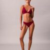 Bralette triunghiulară ușor căptușită, care se mulează pe corp