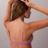 Bralette triunghiulară ușor căptușită, care se mulează pe corp