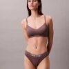 Bralette ușor căptușită, care se mulează pe corp