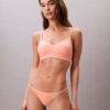 Bralette ușor căptușită, care se mulează pe corp Bralette ușor căptușită, care se mulează pe corp