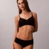 Bralette ușor căptușită, care se mulează pe corp Bralette ușor căptușită, care se mulează pe corp