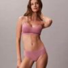 Bralette ușor căptușită, care se mulează pe corp