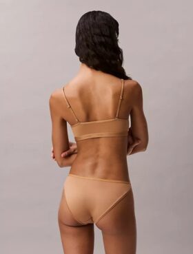 Bralette ușor căptușită, care se mulează pe corp