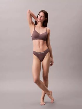 Bralette ușor căptușită, care se mulează pe corp